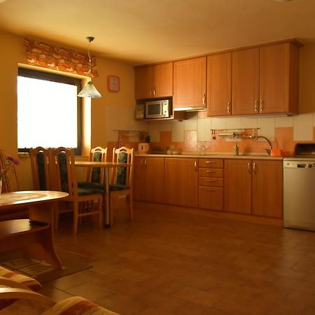 Za Kaplicku Pension Hovorany Buitenkant foto