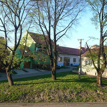 Za Kaplicku Pension Hovorany Buitenkant foto