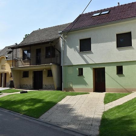 Za Kaplicku Pension Hovorany Buitenkant foto