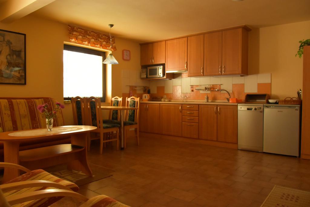 Za Kaplicku Pension Hovorany Buitenkant foto