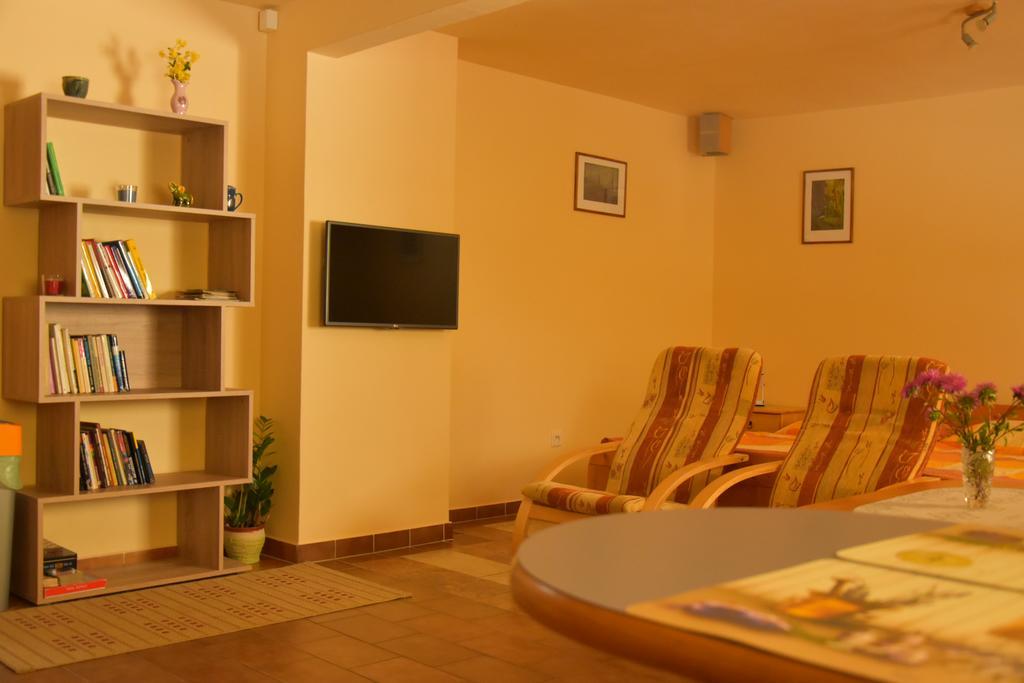 Za Kaplicku Pension Hovorany Buitenkant foto