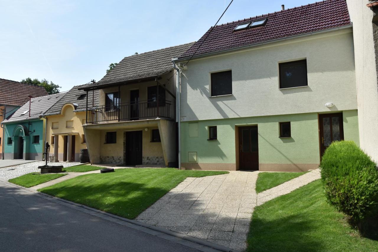 Za Kaplicku Pension Hovorany Buitenkant foto